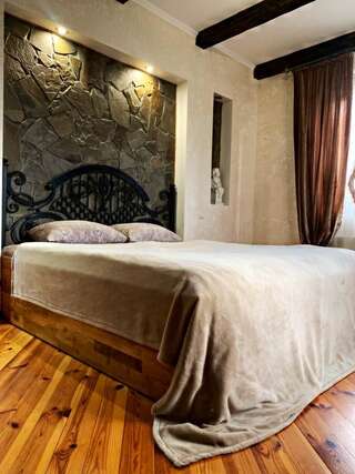 Мини-отель Nazar Stodolya Каменец-Подольский Двухместный номер с 1 кроватью и общей ванной комнатой-2