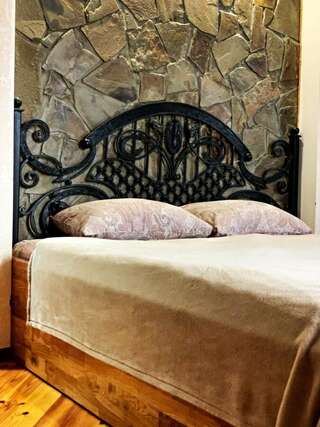 Мини-отель Nazar Stodolya Каменец-Подольский Двухместный номер с 1 кроватью и общей ванной комнатой-3